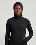 Cagoule hijab de sport DAWS noire portée — bandeau frontal et couverture du cou